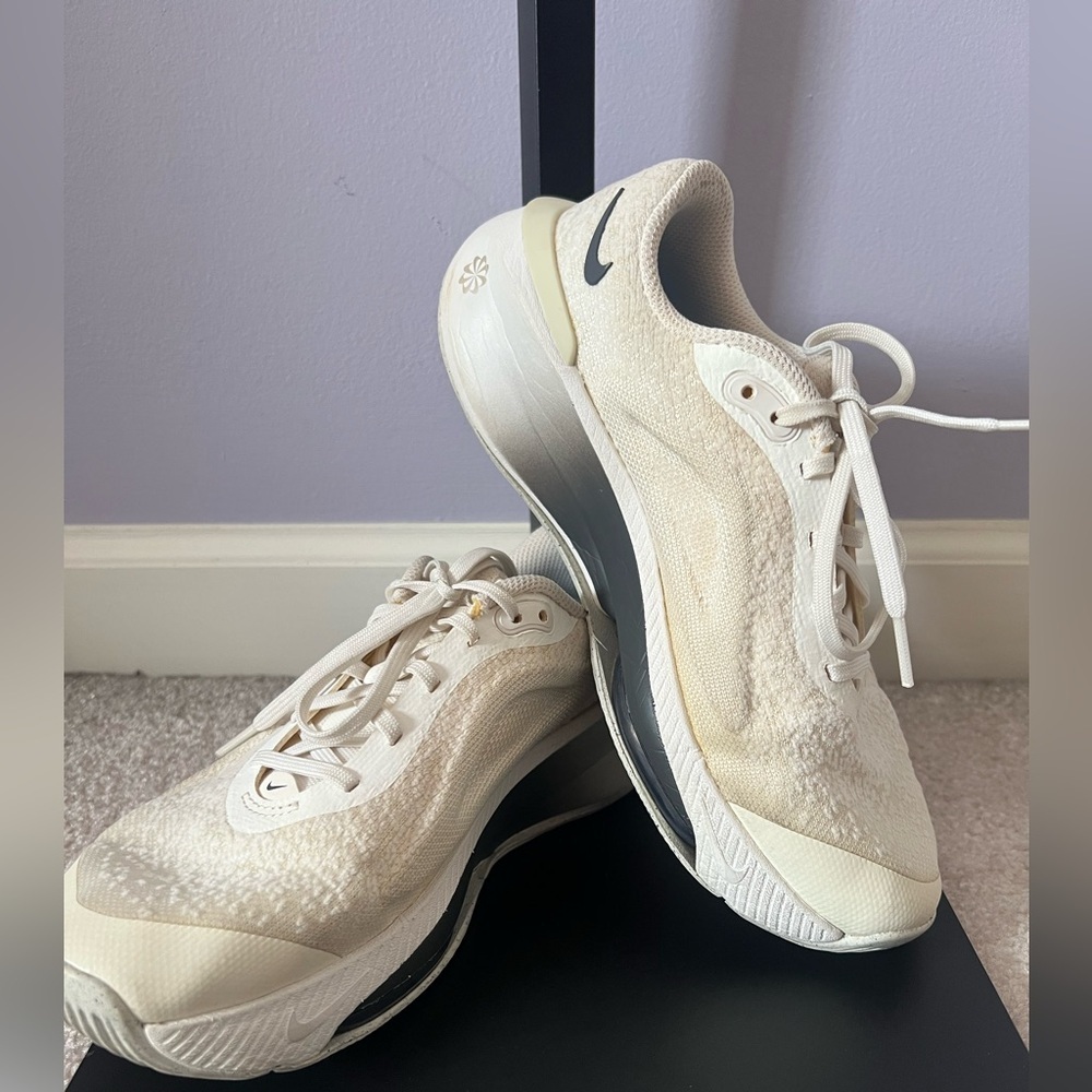 Nike Women’s Versairs